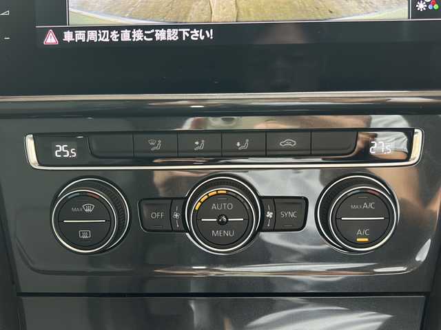 フォルクスワーゲン ゴルフ TSIコンフォートライン 静岡県 2019(令1)年 6.6万km ピュアホワイト 純正ナビ/・CD/DVD/・SD/・USB/・ジュークボックス/・Bluetooth/・AUX/・ワイヤレスLAN/主要装備/・バックカメラ/・ＥＴＣ/・ドラレコ/・ＬＥＤヘッドライト/・オートライト/・左右独立温度調整ＡＡＣ/・パドルシフト/・追従クルコン/・アイドリングストップ/・電動パーキング/・純正アルミ/・サイドカーテンエアバッグ/・MTモード付AT