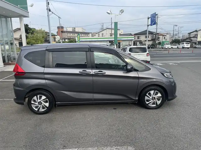 ホンダ フリード＋ ハイブリット G ホンダセンシング 神奈川県 2017(平29)年 5.6万km モダンスティールM １オーナー/両側電動スライドドア/純正ナビ/・Bluetooth・DVD/・フルセグTV/・バックカメラ/LEDオートライト/ホンダセンシング/・衝突軽減ブレーキ/・車線維持支援システム/・アダプティブクルーズコントール/前後ドライブレコーダー/フロアマット/ドアバイザー/新車時手帳、取説