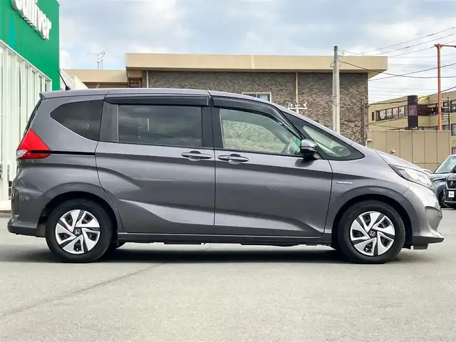 ホンダ フリード＋ ハイブリット G ホンダセンシング 静岡県 2017(平29)年 5.6万km モダンスティールM １オーナー/両側電動スライドドア/純正ナビ/・Bluetooth・DVD/・フルセグTV/・バックカメラ/LEDオートライト/ホンダセンシング/・衝突軽減ブレーキ/・車線維持支援システム/・アダプティブクルーズコントール/前後ドライブレコーダー/フロアマット/ドアバイザー/新車時手帳、取説