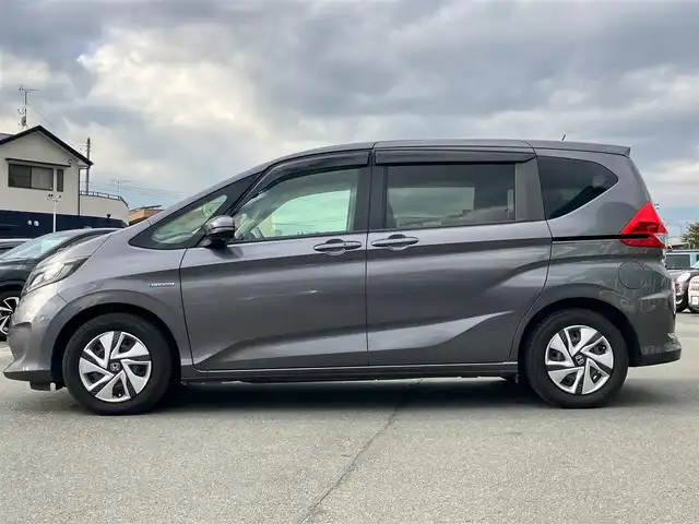 ホンダ フリード＋ ハイブリット G ホンダセンシング 静岡県 2017(平29)年 5.6万km モダンスティールM １オーナー/両側電動スライドドア/純正ナビ/・Bluetooth・DVD/・フルセグTV/・バックカメラ/LEDオートライト/ホンダセンシング/・衝突軽減ブレーキ/・車線維持支援システム/・アダプティブクルーズコントール/前後ドライブレコーダー/フロアマット/ドアバイザー/新車時手帳、取説