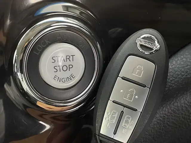 日産 エルグランド 250ハイウェイスターS 新潟県 2020(令2)年 4.7万km ブリリアントホワイトパール 純正ディーラーOPナビ（型式：MM519D-L）/・CD/DVD/Bluetooth/フルセグ/バックモニター/衝突被害軽減システム/レーダークルーズコントロ―ル/レーンキープアシスト/ドライブレコーダー/両側パワースライドドア/3列シート/ハーフレザーシート/オットマン/純正フロアマット/ウォークスルー/純正LEDヘッドライト/オートライト/ABS/横滑り防止機能/前後コーナーセンサー/盗難防止装置