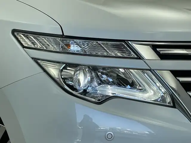 日産 エルグランド 250ハイウェイスターS 新潟県 2020(令2)年 4.7万km ブリリアントホワイトパール 純正ディーラーOPナビ（型式：MM519D-L）/・CD/DVD/Bluetooth/フルセグ/バックモニター/衝突被害軽減システム/レーダークルーズコントロ―ル/レーンキープアシスト/ドライブレコーダー/両側パワースライドドア/3列シート/ハーフレザーシート/オットマン/純正フロアマット/ウォークスルー/純正LEDヘッドライト/オートライト/ABS/横滑り防止機能/前後コーナーセンサー/盗難防止装置