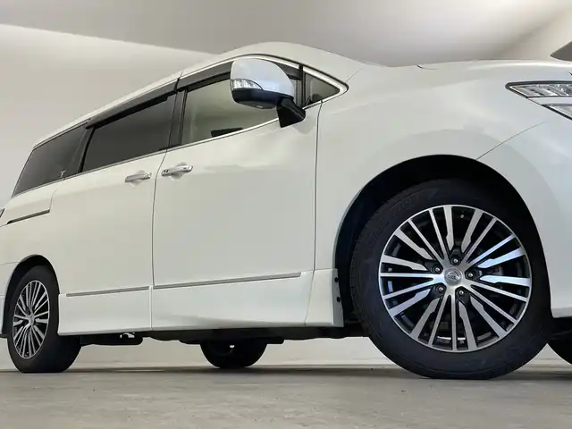 日産 エルグランド 250ハイウェイスターS 新潟県 2020(令2)年 4.7万km ブリリアントホワイトパール 純正ディーラーOPナビ（型式：MM519D-L）/・CD/DVD/Bluetooth/フルセグ/バックモニター/衝突被害軽減システム/レーダークルーズコントロ―ル/レーンキープアシスト/ドライブレコーダー/両側パワースライドドア/3列シート/ハーフレザーシート/オットマン/純正フロアマット/ウォークスルー/純正LEDヘッドライト/オートライト/ABS/横滑り防止機能/前後コーナーセンサー/盗難防止装置