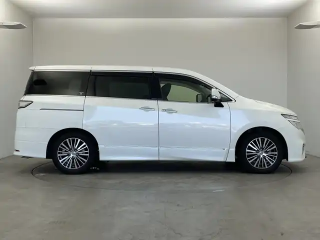 日産 エルグランド 250ハイウェイスターS 新潟県 2020(令2)年 4.7万km ブリリアントホワイトパール 純正ディーラーOPナビ（型式：MM519D-L）/・CD/DVD/Bluetooth/フルセグ/バックモニター/衝突被害軽減システム/レーダークルーズコントロ―ル/レーンキープアシスト/ドライブレコーダー/両側パワースライドドア/3列シート/ハーフレザーシート/オットマン/純正フロアマット/ウォークスルー/純正LEDヘッドライト/オートライト/ABS/横滑り防止機能/前後コーナーセンサー/盗難防止装置