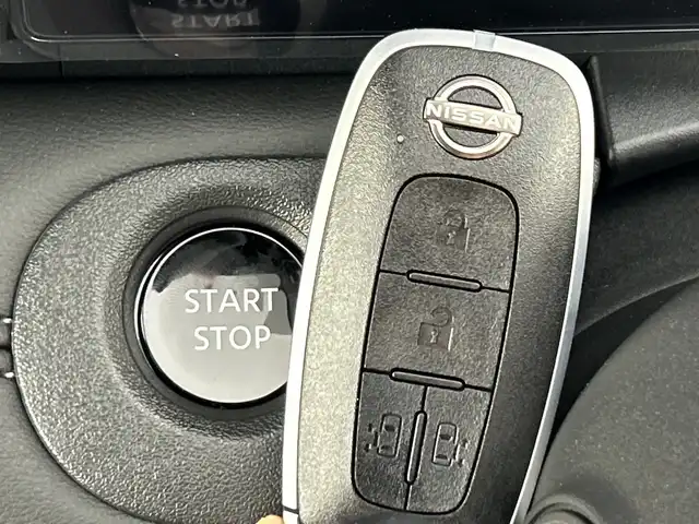 日産 セレナ e－パワー ハイウェイスター V 愛知県 2025(令7)年 0.1千km 白Ⅱ 登録済未使用車/純正12.3インチナビ/（AM/FM/USB/Bluetooth/フルセグTV）/全方位カメラ/ワイヤレス充電/衝突軽減ブレーキ/レーダークルーズコントロール/レーンキープアシスト/プロパイロット/オートマチックハイビーム/ブラインドスポットモニター/ETC2.0/両側パワースライドドア/純正16インチアルミホイール/LEDヘッドライト/フロントフォグランプ/スマートキー/スペアキー有/プッシュスタート/電子パーキングブレーキ/オートホールド/横滑り防止装置