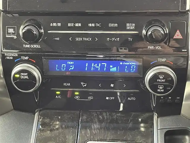トヨタ ヴェルファイア Z 大阪府 2016(平28)年 5.6万km スパークリングブラックパールクリスタルシャイン トヨタセーフティ/　・プリクラッシュセーフティ/　・クリアランスソナー/　・レーダークルーズコントロール/　・アダプティブハイビームシステム/JBLプレミアムサウンド/純正ナビ/　Bluetooth/フルセグ/USB/バックカメラ/両側パワースライドドア/LEDヘッドライト/オートライト/フォグランプ/純正17インチアルミホイール/スマートキー/革巻きステアリング/ビルトインETC/オットマン/TVキャンセラー