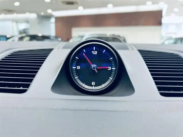 ポルシェ ポルシェ カイエン プラチナエディション 大阪府 2022(令4)年 2.4万km 白 サンルーフ/黒革/メモリ付きパワーシート/エアシートヒーター/ACC/純正ナビ/360度カメラ/applecarplay/BOSE/純正21インチAW/LEDヘッドライト/電動リアゲート/ブラインドスポット