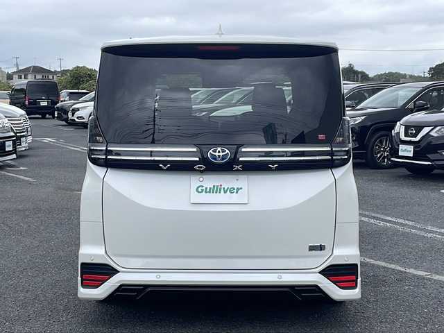 トヨタ ヴォクシー ハイブリッド S－Z 神奈川県 2023(令5)年 4万km ホワイトパールクリスタルシャイン GRエアロ/１０．５型純正ナビ/純正１４型フリップダウンモニター/両側パワースライドドア/ビルトインＥＴＣ２．０/前後ドラレコ/ＴＡＮＡＢＥ製サスペンション/純サス車載/100V充電/LEDライト
