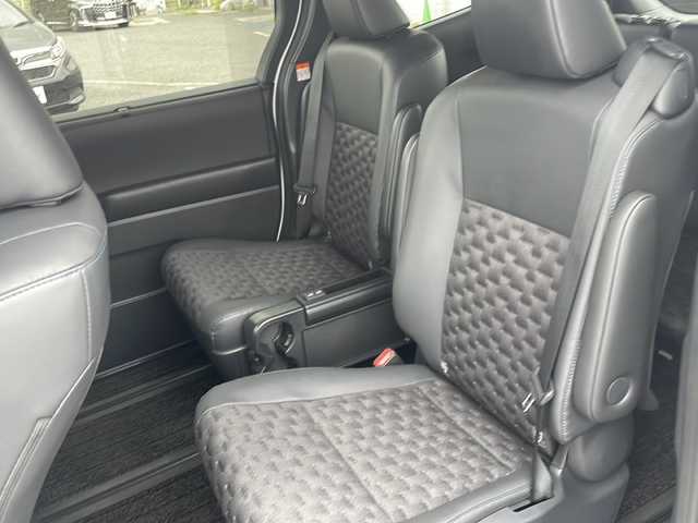 トヨタ ヴォクシー ハイブリッド S－Z 神奈川県 2023(令5)年 4万km ホワイトパールクリスタルシャイン GRエアロ/１０．５型純正ナビ/純正１４型フリップダウンモニター/両側パワースライドドア/ビルトインＥＴＣ２．０/前後ドラレコ/ＴＡＮＡＢＥ製サスペンション/純サス車載/100V充電/LEDライト