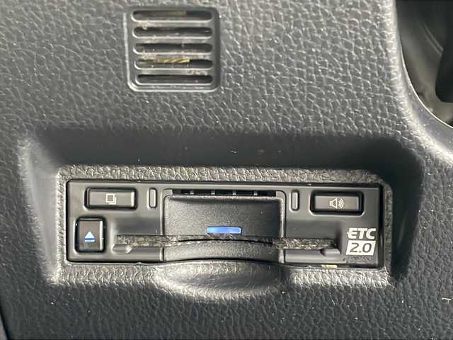 トヨタ ヴォクシー ハイブリッド S－Z 神奈川県 2023(令5)年 4万km ホワイトパールクリスタルシャイン GRエアロ/１０．５型純正ナビ/純正１４型フリップダウンモニター/両側パワースライドドア/ビルトインＥＴＣ２．０/前後ドラレコ/ＴＡＮＡＢＥ製サスペンション/純サス車載/100V充電/LEDライト