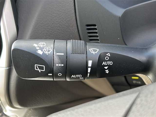 トヨタ ランドクルーザー プラド TX Lパッケージ 三重県 2019(令1)年 4.9万km ホワイトパールクリスタルシャイン 社外９型ナビ　/サンルーフ　/ＡＬＰＩＮＥ後席モニター　/バックカメラ　/ＥＴＣ　/電動格納サードシート　/前席エアーシート /前後コーナーセンサー /レーダークルーズコントロール /レーンキープアシスト/衝突軽減ブレーキ/革巻きステアリング/ステアリングスイッチ/純正フロアマット/LEDヘッドライト/オートハイビーム /オートライト/電動格納ミラー/禁煙車