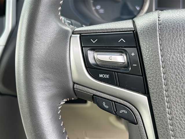 トヨタ ランドクルーザー プラド TX Lパッケージ 三重県 2019(令1)年 4.9万km ホワイトパールクリスタルシャイン 社外９型ナビ　/サンルーフ　/ＡＬＰＩＮＥ後席モニター　/バックカメラ　/ＥＴＣ　/電動格納サードシート　/前席エアーシート /前後コーナーセンサー /レーダークルーズコントロール /レーンキープアシスト/衝突軽減ブレーキ/革巻きステアリング/ステアリングスイッチ/純正フロアマット/LEDヘッドライト/オートハイビーム /オートライト/電動格納ミラー/禁煙車