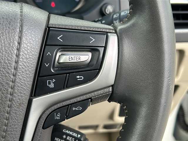 トヨタ ランドクルーザー プラド TX Lパッケージ 三重県 2019(令1)年 4.9万km ホワイトパールクリスタルシャイン 社外９型ナビ　/サンルーフ　/ＡＬＰＩＮＥ後席モニター　/バックカメラ　/ＥＴＣ　/電動格納サードシート　/前席エアーシート /前後コーナーセンサー /レーダークルーズコントロール /レーンキープアシスト/衝突軽減ブレーキ/革巻きステアリング/ステアリングスイッチ/純正フロアマット/LEDヘッドライト/オートハイビーム /オートライト/電動格納ミラー/禁煙車