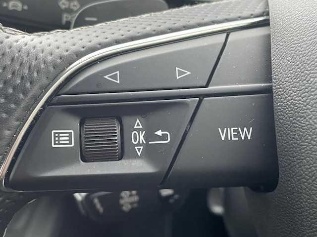 アウディ アウディ Ｑ３ SB 35TFSI Sライン 茨城県 2022(令4)年 2.7万km パール 純正ナビ/-BT/AM/FM　/全方位カメラ　/禁煙車　/コーナーセンサー前後　/電動リアゲート　/ＬＥＤヘッドライト　/クルーズコントロール　/D席N席パワーシート　/スマートキー　/ハーフレザーシート　/D席N席シートヒーター　/前後ドライブレコーダー/純正アルミホイール /アイドリングストップ /ETC /プッシュスタート