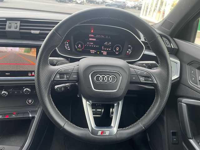 アウディ アウディ Ｑ３ SB 35TFSI Sライン 茨城県 2022(令4)年 2.7万km パール 純正ナビ/-BT/AM/FM　/全方位カメラ　/禁煙車　/コーナーセンサー前後　/電動リアゲート　/ＬＥＤヘッドライト　/クルーズコントロール　/D席N席パワーシート　/スマートキー　/ハーフレザーシート　/D席N席シートヒーター　/前後ドライブレコーダー/純正アルミホイール /アイドリングストップ /ETC /プッシュスタート