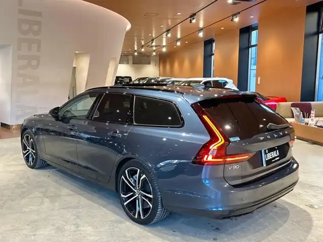 ボルボ ボルボ Ｖ９０ リチャージ アルティメット T8 AWD PHV 道央・札幌 2023(令5)年 1万km デニムブルーメタリック Bowers&Wilkinsプレミアムサウンド/電動パノラマガラスサンルーフ/ヘッドアップディスプレイ/ナッパレザーシート/シートヒーター/シートベンチレーション/ステアリングヒーター/Googleナビ/360°カメラ/ACC/BLIS/LKA/CTA/パイロットアシスト/フルアクティブハイビーム/パワーテールゲート