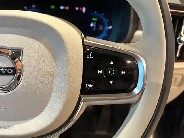 ボルボ ボルボ Ｖ９０ リチャージ アルティメット T8 AWD PHV 道央・札幌 2023(令5)年 1万km デニムブルーメタリック Bowers&Wilkinsプレミアムサウンド/電動パノラマガラスサンルーフ/ヘッドアップディスプレイ/ナッパレザーシート/シートヒーター/シートベンチレーション/ステアリングヒーター/Googleナビ/360°カメラ/ACC/BLIS/LKA/CTA/パイロットアシスト/フルアクティブハイビーム/パワーテールゲート