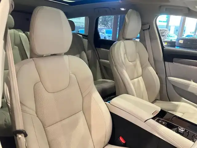 ボルボ ボルボ Ｖ９０ リチャージ アルティメット T8 AWD PHV 道央・札幌 2023(令5)年 1万km デニムブルーメタリック Bowers&Wilkinsプレミアムサウンド/電動パノラマガラスサンルーフ/ヘッドアップディスプレイ/ナッパレザーシート/シートヒーター/シートベンチレーション/ステアリングヒーター/Googleナビ/360°カメラ/ACC/BLIS/LKA/CTA/パイロットアシスト/フルアクティブハイビーム/パワーテールゲート