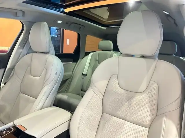ボルボ ボルボ Ｖ９０ リチャージ アルティメット T8 AWD PHV 道央・札幌 2023(令5)年 1万km デニムブルーメタリック Bowers&Wilkinsプレミアムサウンド/電動パノラマガラスサンルーフ/ヘッドアップディスプレイ/ナッパレザーシート/シートヒーター/シートベンチレーション/ステアリングヒーター/Googleナビ/360°カメラ/ACC/BLIS/LKA/CTA/パイロットアシスト/フルアクティブハイビーム/パワーテールゲート