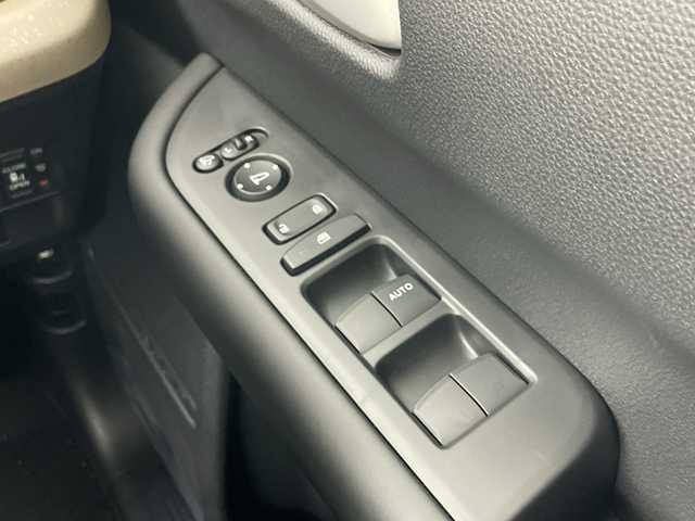 ホンダ フリード ハイブリット e:HEV AIR EX 愛知県 2025(令7)年 0.1千km クリスタルブラックパール 登録済未使用車/6人乗り/純正9インチナビ/（AM/FM/Bluetooth/フルセグTV/USB)/バックカメラ/ホンダセンシング/・衝突軽減ブレーキ/・レーンキープアシスト/・アダプティブクルーズコントロール/・先行車発進お知らせ機能/・オートマチックハイビーム/・パーキングセンサーシステム/・ブラインドスポットモニター/ハーフレザーシート/シートヒーター/両側パワースライドドア/アイドリングストップ/純正15インチアルミホイール/スマートキー/スペアキー1本/プッシュスタート/LEDヘッドライト/横滑り防止装置