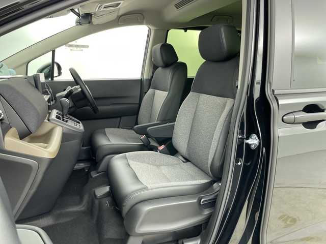 ホンダ フリード ハイブリット e:HEV AIR EX 愛知県 2025(令7)年 0.1千km クリスタルブラックパール 登録済未使用車/6人乗り/純正9インチナビ/（AM/FM/Bluetooth/フルセグTV/USB)/バックカメラ/ホンダセンシング/・衝突軽減ブレーキ/・レーンキープアシスト/・アダプティブクルーズコントロール/・先行車発進お知らせ機能/・オートマチックハイビーム/・パーキングセンサーシステム/・ブラインドスポットモニター/ハーフレザーシート/シートヒーター/両側パワースライドドア/アイドリングストップ/純正15インチアルミホイール/スマートキー/スペアキー1本/プッシュスタート/LEDヘッドライト/横滑り防止装置