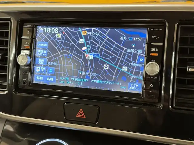 日産 デイズ ルークス X 群馬県 2015(平27)年 7.1万km クールシルバー 安全装備/・衝突軽減ブレーキ/・横滑り防止/・アラウンドビューモニター/純正7インチワイドナビ/・AM/FM/フルセグTV/・Bluetooth/USB/・CD/DVD/SD/片側電動スライドドア/社外LEDヘッドライト/社外リアドライブレコーダー/純正前側ドライブレコーダー/純正フロアマット/純正ドアバイザー/純正ETC/プッシュスタート/スマートキー