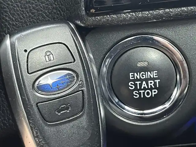 スバル レヴォーグ 1．6GT アイサイト 道央・札幌 2014(平26)年 8.4万km アイスシルバーメタリック ・４WD/・ディーラーオプションSDナビゲーション（CN-R300D）/　CD/DVD/SD/iPod/ワンセグ/・ビルトインETC/・バックカメラ/・前後ドライブレコーダー（KZR-S100W）/・アイサイト/・レーダークルーズコントロール/・横滑り防止装置/・レーンキープアシスト/・前席パワーシート/・SI-DRIVE/・オートビークルホールド/・LEDヘッドライト/・フロントフォグランプ/・オートライト/・スマートキー/・プッシュスタート/・スペアキー１本/・純正フロアマット/・純正AW17インチ/・取説あり/・電動格納ウィンカーミラー/・ドアバイザー