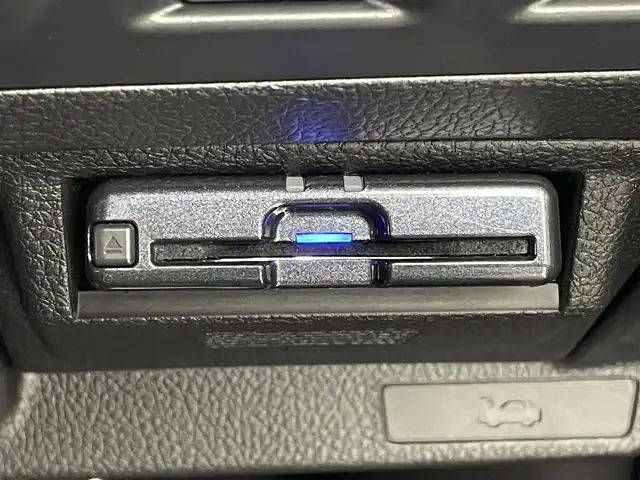 スバル レヴォーグ 1．6GT アイサイト 道央・札幌 2014(平26)年 8.4万km アイスシルバーメタリック ・４WD/・ディーラーオプションSDナビゲーション（CN-R300D）/　CD/DVD/SD/iPod/ワンセグ/・ビルトインETC/・バックカメラ/・前後ドライブレコーダー（KZR-S100W）/・アイサイト/・レーダークルーズコントロール/・横滑り防止装置/・レーンキープアシスト/・前席パワーシート/・SI-DRIVE/・オートビークルホールド/・LEDヘッドライト/・フロントフォグランプ/・オートライト/・スマートキー/・プッシュスタート/・スペアキー１本/・純正フロアマット/・純正AW17インチ/・取説あり/・電動格納ウィンカーミラー/・ドアバイザー