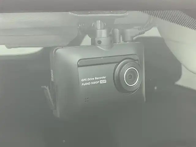 スバル レヴォーグ 1．6GT アイサイト 道央・札幌 2014(平26)年 8.4万km アイスシルバーメタリック ・４WD/・ディーラーオプションSDナビゲーション（CN-R300D）/　CD/DVD/SD/iPod/ワンセグ/・ビルトインETC/・バックカメラ/・前後ドライブレコーダー（KZR-S100W）/・アイサイト/・レーダークルーズコントロール/・横滑り防止装置/・レーンキープアシスト/・前席パワーシート/・SI-DRIVE/・オートビークルホールド/・LEDヘッドライト/・フロントフォグランプ/・オートライト/・スマートキー/・プッシュスタート/・スペアキー１本/・純正フロアマット/・純正AW17インチ/・取説あり/・電動格納ウィンカーミラー/・ドアバイザー