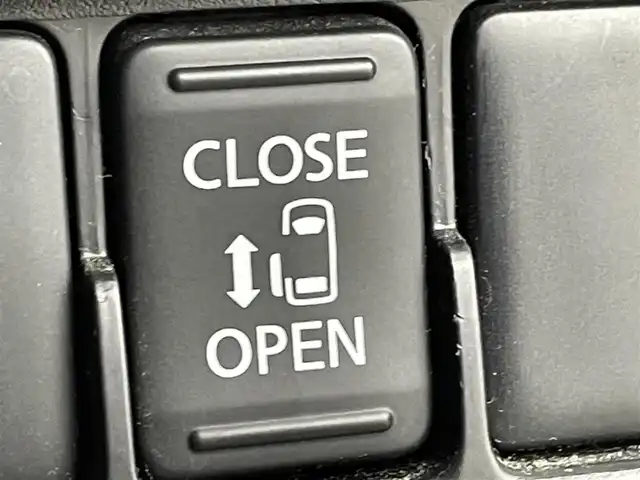 日産 デイズ ルークス ハイウェイスターX 群馬県 2015(平27)年 3.8万km スパークリングレッド/ブラック 純正７インチナビ　アラウンドビューモニター　片側パワースライドドア　ＨＩＤライト　ベンチシート　純正１４インチアルミホイール　ドライブレコーダー　アイドリングストップ　スマートキー　フロアマット　禁煙