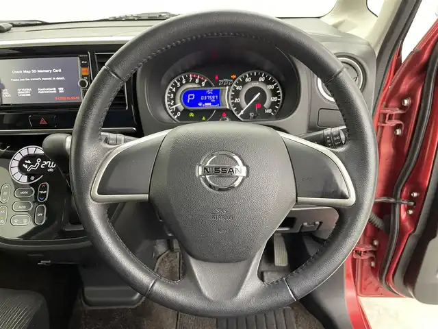 日産 デイズ ルークス ハイウェイスターX 群馬県 2015(平27)年 3.8万km スパークリングレッド/ブラック 純正７インチナビ　アラウンドビューモニター　片側パワースライドドア　ＨＩＤライト　ベンチシート　純正１４インチアルミホイール　ドライブレコーダー　アイドリングストップ　スマートキー　フロアマット　禁煙