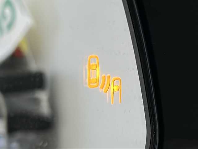 トヨタ ＲＡＶ４ ハイブリッド アドベンチャー 宮城県 2025(令7)年 1.8万km アッシュグレーメタリック/アーバンカーキ 禁煙車/サンルーフ/４ＷＤ/寒冷地仕様/・リアフォグランプ・タイマー付ウインドシールドデアイサー/Toyota Safety Sense	/・プリクラッシュセーフティ/・レーントレーシングアシスト		/・レーダークルーズコントロール/・オートマチックハイビーム/ブラインドスポットモニター（ＢＳＭ）/パワーシート/シートメモリー/シートヒーター/ベンチレーション/レザーシート/純正ディスプレイオーディオ/・BT.USB.MiraCast/フルセグ/バックカメラ/ビルトインETC2.0/LEDヘッドライト/フォグランプ/革巻きステアリング/ステアリングスイッチ/純正フロアマッド/プッシュスタート/横滑り防止機能