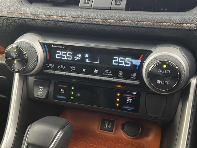 トヨタ ＲＡＶ４ ハイブリッド アドベンチャー 宮城県 2025(令7)年 1.8万km アッシュグレーメタリック/アーバンカーキ 禁煙車/サンルーフ/４ＷＤ/寒冷地仕様/・リアフォグランプ・タイマー付ウインドシールドデアイサー/Toyota Safety Sense	/・プリクラッシュセーフティ/・レーントレーシングアシスト		/・レーダークルーズコントロール/・オートマチックハイビーム/ブラインドスポットモニター（ＢＳＭ）/パワーシート/シートメモリー/シートヒーター/ベンチレーション/レザーシート/純正ディスプレイオーディオ/・BT.USB.MiraCast/フルセグ/バックカメラ/ビルトインETC2.0/LEDヘッドライト/フォグランプ/革巻きステアリング/ステアリングスイッチ/純正フロアマッド/プッシュスタート/横滑り防止機能