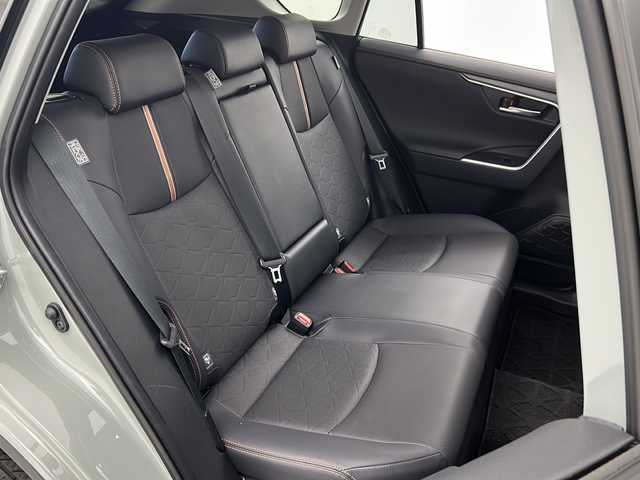 トヨタ ＲＡＶ４ ハイブリッド アドベンチャー 宮城県 2025(令7)年 1.8万km アッシュグレーメタリック/アーバンカーキ 禁煙車/サンルーフ/４ＷＤ/寒冷地仕様/・リアフォグランプ・タイマー付ウインドシールドデアイサー/Toyota Safety Sense	/・プリクラッシュセーフティ/・レーントレーシングアシスト		/・レーダークルーズコントロール/・オートマチックハイビーム/ブラインドスポットモニター（ＢＳＭ）/パワーシート/シートメモリー/シートヒーター/ベンチレーション/レザーシート/純正ディスプレイオーディオ/・BT.USB.MiraCast/フルセグ/バックカメラ/ビルトインETC2.0/LEDヘッドライト/フォグランプ/革巻きステアリング/ステアリングスイッチ/純正フロアマッド/プッシュスタート/横滑り防止機能