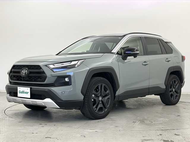 トヨタ ＲＡＶ４ ハイブリッド アドベンチャー 宮城県 2025(令7)年 1.8万km アッシュグレーメタリック/アーバンカーキ 禁煙車/サンルーフ/４ＷＤ/寒冷地仕様/・リアフォグランプ・タイマー付ウインドシールドデアイサー/Toyota Safety Sense	/・プリクラッシュセーフティ/・レーントレーシングアシスト		/・レーダークルーズコントロール/・オートマチックハイビーム/ブラインドスポットモニター（ＢＳＭ）/パワーシート/シートメモリー/シートヒーター/ベンチレーション/レザーシート/純正ディスプレイオーディオ/・BT.USB.MiraCast/フルセグ/バックカメラ/ビルトインETC2.0/LEDヘッドライト/フォグランプ/革巻きステアリング/ステアリングスイッチ/純正フロアマッド/プッシュスタート/横滑り防止機能