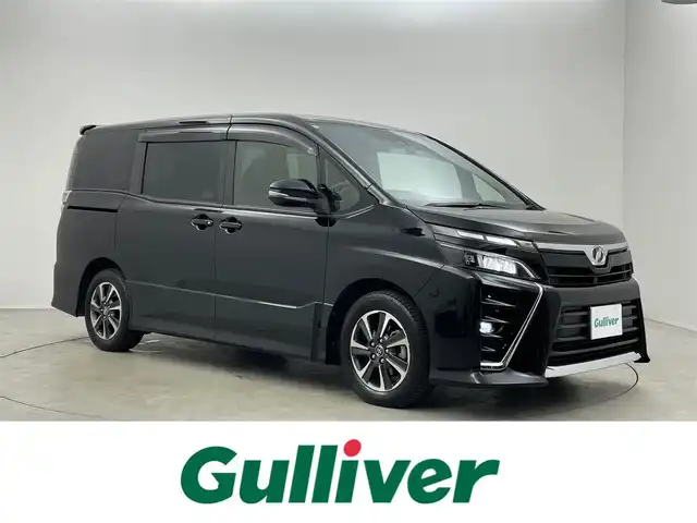 トヨタ ヴォクシー ZS 埼玉県 2017(平29)年 5.1万km ブラック 純正１０インチナビ　フリップダウンモニター　バックカメラ　ビルトインＥＴＣ　前後ドライブレコーダー　セーフティセンス　クルーズコントロール　純正アルミホイール　オートハイビーム　ＬＥＤライト　地デジ