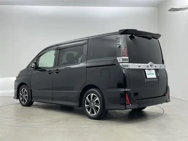 トヨタ ヴォクシー ZS 埼玉県 2017(平29)年 5.1万km ブラック 純正１０インチナビ　フリップダウンモニター　バックカメラ　ビルトインＥＴＣ　前後ドライブレコーダー　セーフティセンス　クルーズコントロール　純正アルミホイール　オートハイビーム　ＬＥＤライト　地デジ