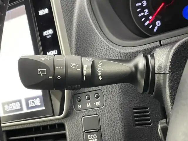 トヨタ ヴォクシー ZS 埼玉県 2017(平29)年 5.1万km ブラック 純正１０インチナビ　フリップダウンモニター　バックカメラ　ビルトインＥＴＣ　前後ドライブレコーダー　セーフティセンス　クルーズコントロール　純正アルミホイール　オートハイビーム　ＬＥＤライト　地デジ