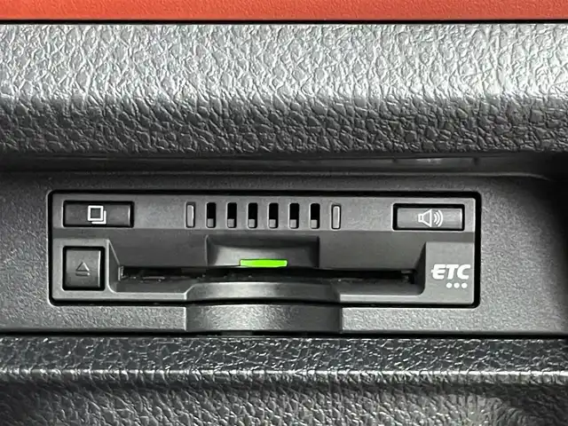 トヨタ ヴォクシー ZS 埼玉県 2017(平29)年 5.1万km ブラック 純正１０インチナビ　フリップダウンモニター　バックカメラ　ビルトインＥＴＣ　前後ドライブレコーダー　セーフティセンス　クルーズコントロール　純正アルミホイール　オートハイビーム　ＬＥＤライト　地デジ