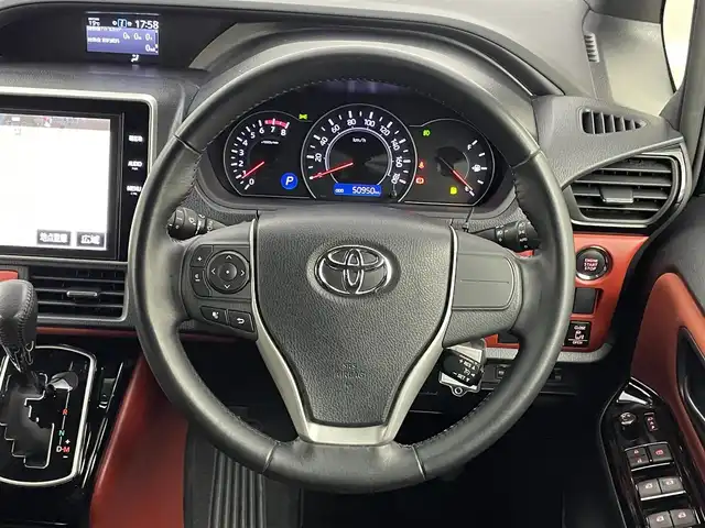 トヨタ ヴォクシー ZS 埼玉県 2017(平29)年 5.1万km ブラック 純正１０インチナビ　フリップダウンモニター　バックカメラ　ビルトインＥＴＣ　前後ドライブレコーダー　セーフティセンス　クルーズコントロール　純正アルミホイール　オートハイビーム　ＬＥＤライト　地デジ