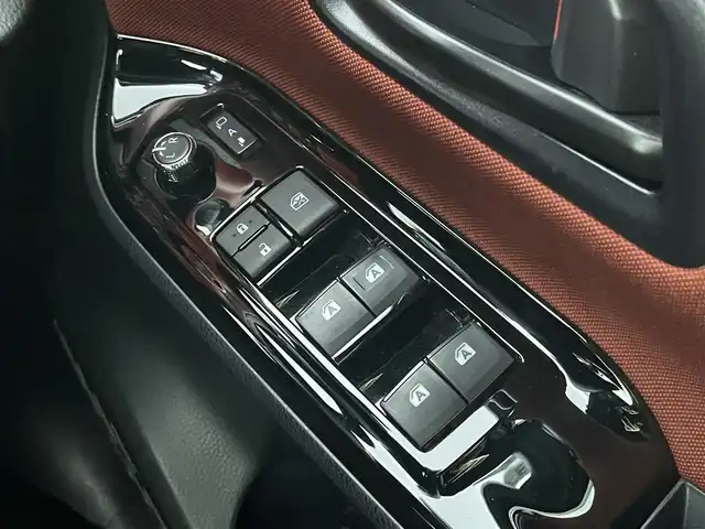 トヨタ ヴォクシー ZS 埼玉県 2017(平29)年 5.1万km ブラック 純正１０インチナビ　フリップダウンモニター　バックカメラ　ビルトインＥＴＣ　前後ドライブレコーダー　セーフティセンス　クルーズコントロール　純正アルミホイール　オートハイビーム　ＬＥＤライト　地デジ