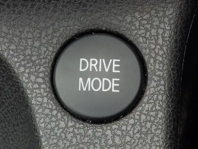 日産 ノート e－パワー X 東京都 2017(平29)年 7.1万km ブリリアントホワイトパール エマージェンシーブレーキ/レーンキープアシスト/純正SDナビ（MM317D-W）/CD/DVD/BT/AM/FM/TV/LEDヘッドライト/純正ドライブレコーダー/ETC/16インチアルミホイール/アイドリングストップ/横滑り防止装置