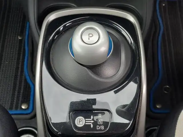 日産 ノート e－パワー X 東京都 2017(平29)年 7.1万km ブリリアントホワイトパール エマージェンシーブレーキ/レーンキープアシスト/純正SDナビ（MM317D-W）/CD/DVD/BT/AM/FM/TV/LEDヘッドライト/純正ドライブレコーダー/ETC/16インチアルミホイール/アイドリングストップ/横滑り防止装置