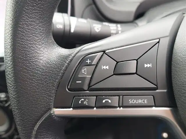 日産 ノート e－パワー X 東京都 2017(平29)年 7.1万km ブリリアントホワイトパール エマージェンシーブレーキ/レーンキープアシスト/純正SDナビ（MM317D-W）/CD/DVD/BT/AM/FM/TV/LEDヘッドライト/純正ドライブレコーダー/ETC/16インチアルミホイール/アイドリングストップ/横滑り防止装置