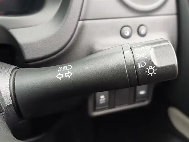 日産 ノート e－パワー X 東京都 2017(平29)年 7.1万km ブリリアントホワイトパール エマージェンシーブレーキ/レーンキープアシスト/純正SDナビ（MM317D-W）/CD/DVD/BT/AM/FM/TV/LEDヘッドライト/純正ドライブレコーダー/ETC/16インチアルミホイール/アイドリングストップ/横滑り防止装置