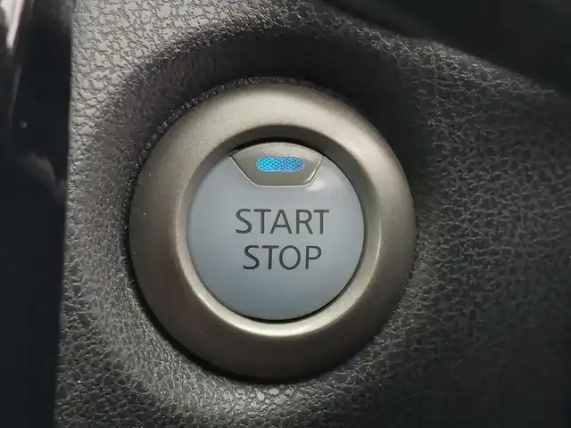 日産 ノート e－パワー X 東京都 2017(平29)年 7.1万km ブリリアントホワイトパール エマージェンシーブレーキ/レーンキープアシスト/純正SDナビ（MM317D-W）/CD/DVD/BT/AM/FM/TV/LEDヘッドライト/純正ドライブレコーダー/ETC/16インチアルミホイール/アイドリングストップ/横滑り防止装置