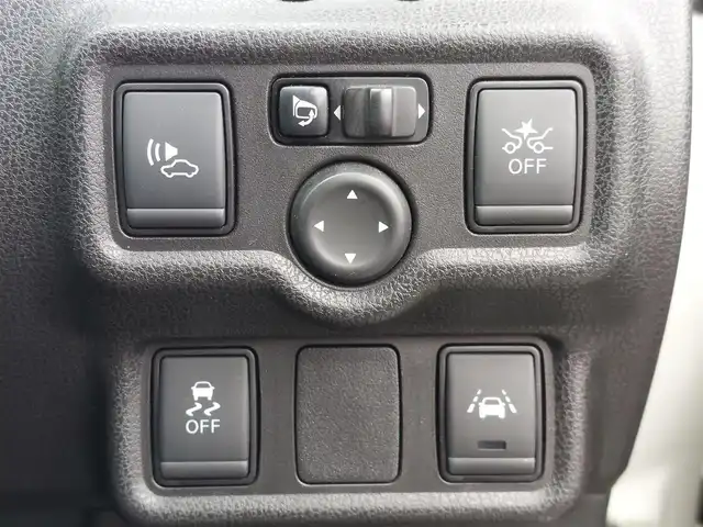 日産 ノート e－パワー X 東京都 2017(平29)年 7.1万km ブリリアントホワイトパール エマージェンシーブレーキ/レーンキープアシスト/純正SDナビ（MM317D-W）/CD/DVD/BT/AM/FM/TV/LEDヘッドライト/純正ドライブレコーダー/ETC/16インチアルミホイール/アイドリングストップ/横滑り防止装置