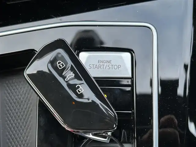 フォルクスワーゲン ＶＷ ゴルフ Ｒ 20イヤーズ 福島県 2023(令5)年 1.6万km ラピスブルーメタリック 20周年限定モデル/純正ナビゲーション/【フルセグTV/FM・AM/BT】/Travel Assist/クルーズコントロール、レーンキープアシスト/レーンチェンジアシスト/プリクラッシュブレーキシステム/ダイナミックライトアシスト/シートヒーター/エアシート/ステアリンヒーター/スマートフォンワイヤレスチャージング/パドルシフト/タイプC充電/純正ドライブレコーダー/LEDオートライト/パワーシート/パドルシフト/専用リアスポイラー/プッシュスタート/スマートキー