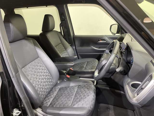 トヨタ ヴォクシー ハイブリッド S－Z 愛媛県 2023(令5)年 2.7万km アティチュードブラックマイカ 快適利便パッケージ(High)/純正14インチ後席モニター　/CD・DVDデッキ　/ブラインドスポットモニター　/______________________/純正１０型ナビ／純正１４型フリップダウンモニター／快適利便／ブラインドスポットモニター／両側電動スライドドア／電動リアゲート／衝突被害軽減ブレーキ／シートヒーター／ＴＶ／Ｂｌｕｅｔｏｏｔｈ／禁煙