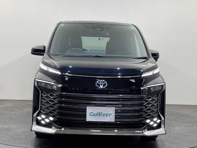 トヨタ ヴォクシー ハイブリッド S－Z 愛媛県 2023(令5)年 2.7万km アティチュードブラックマイカ 快適利便パッケージ(High)/純正14インチ後席モニター　/CD・DVDデッキ　/ブラインドスポットモニター　/______________________/純正１０型ナビ／純正１４型フリップダウンモニター／快適利便／ブラインドスポットモニター／両側電動スライドドア／電動リアゲート／衝突被害軽減ブレーキ／シートヒーター／ＴＶ／Ｂｌｕｅｔｏｏｔｈ／禁煙